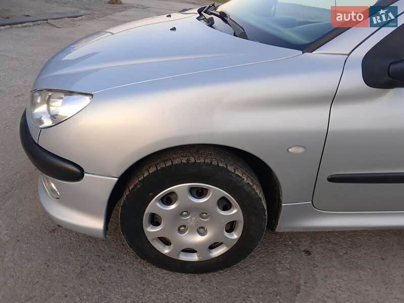 Седан Peugeot 206 2009 в Києві