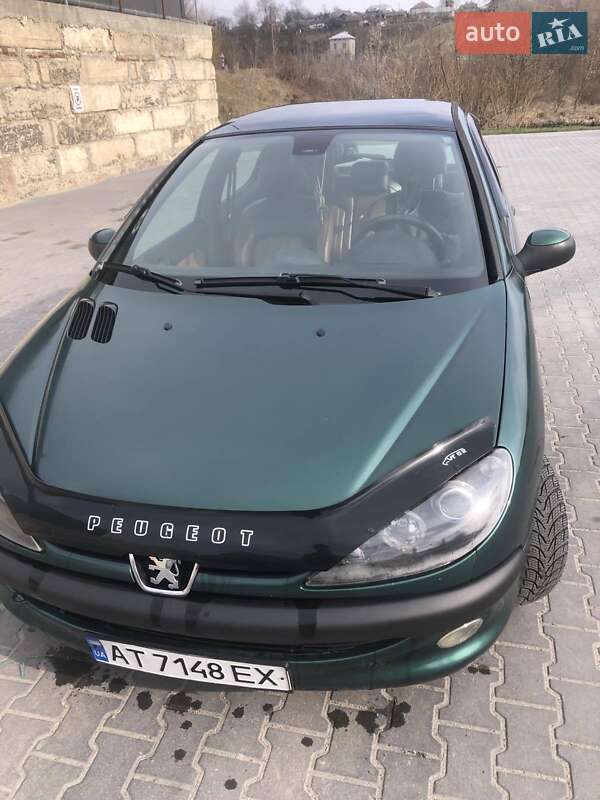 Хэтчбек Peugeot 206 2003 в Зборове