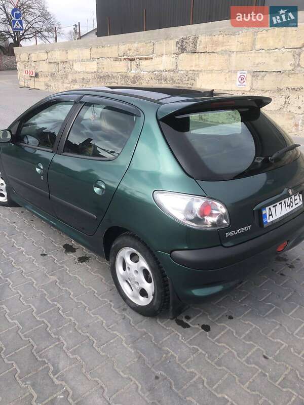 Хэтчбек Peugeot 206 2003 в Зборове