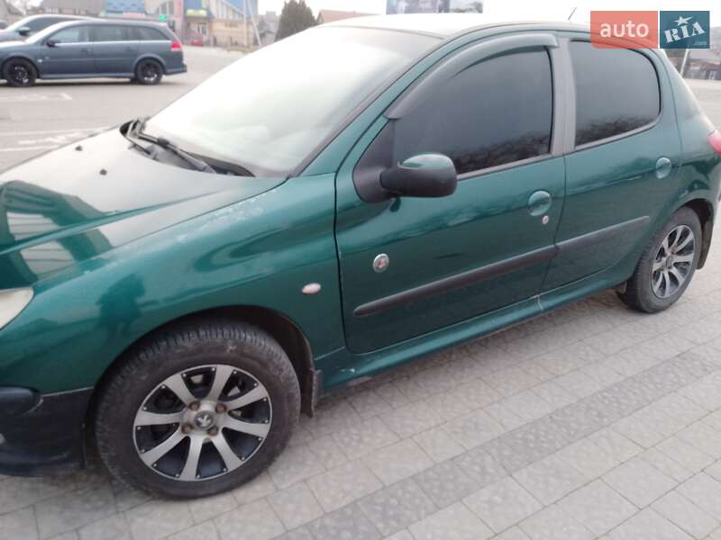 Хэтчбек Peugeot 206 2000 в Ужгороде