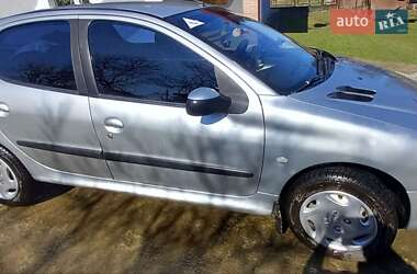 Хэтчбек Peugeot 206 2002 в Стрые