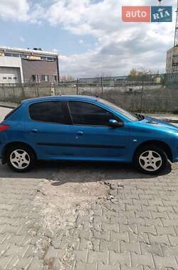 Хэтчбек Peugeot 206 2005 в 