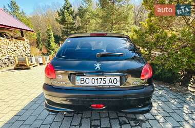 Хэтчбек Peugeot 206 2004 в 