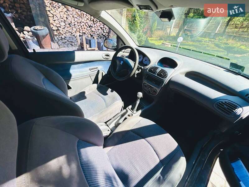 Хэтчбек Peugeot 206 2004 в Львове