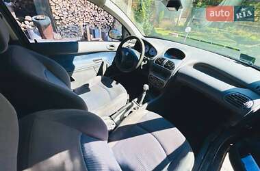 Хэтчбек Peugeot 206 2004 в 
