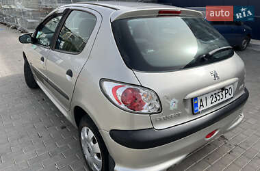 Хэтчбек Peugeot 206 2006 в 