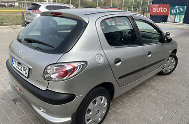 Хэтчбек Peugeot 206 2006 в 