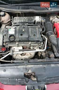 Хэтчбек Peugeot 206 2006 в 