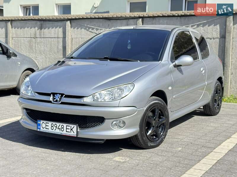 Хетчбек Peugeot 206 2001 в 