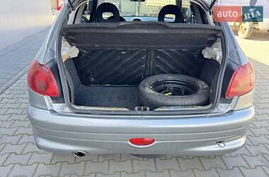 Хетчбек Peugeot 206 2001 в 
