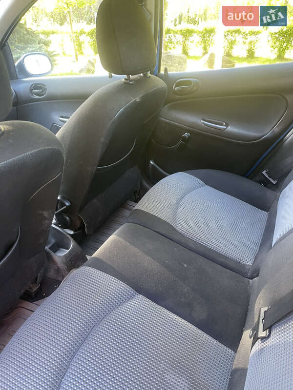 Хетчбек Peugeot 206 2005 в Дніпрі
