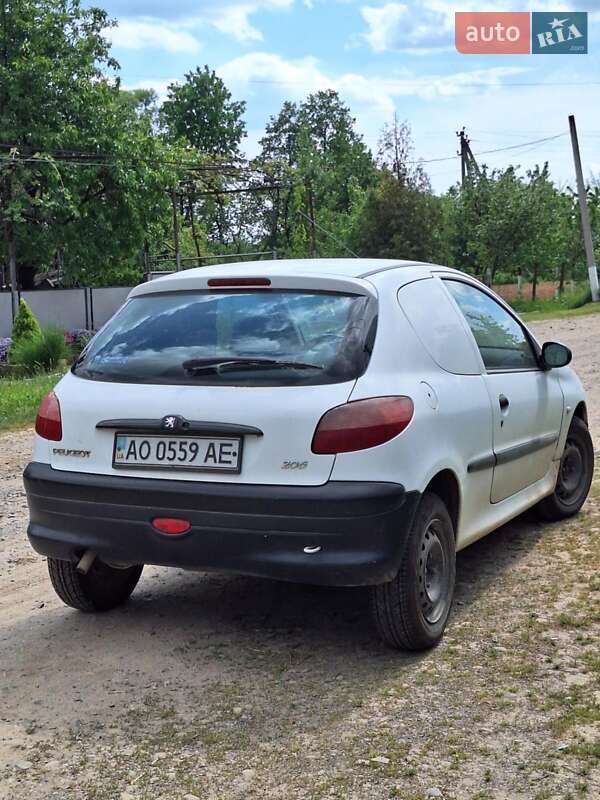Хэтчбек Peugeot 206 2002 в Виноградове