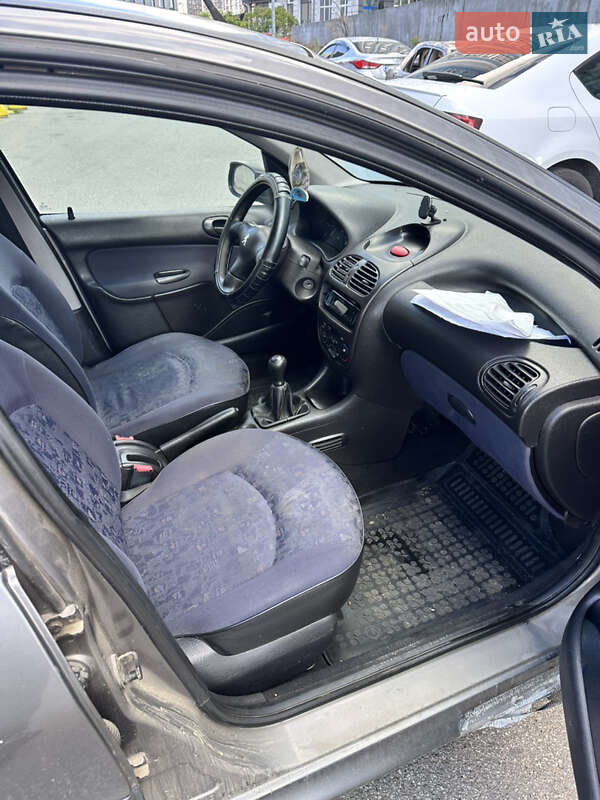Хетчбек Peugeot 206 2000 в Києві