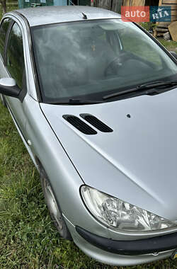 Хетчбек Peugeot 206 2008 в 