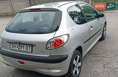Хэтчбек Peugeot 206 2002 в 