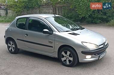 Хэтчбек Peugeot 206 2002 в 