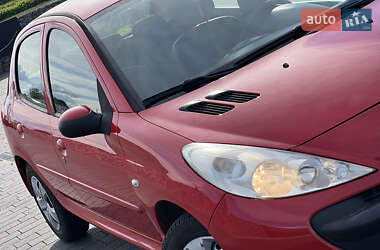 Хетчбек Peugeot 206 2011 в 