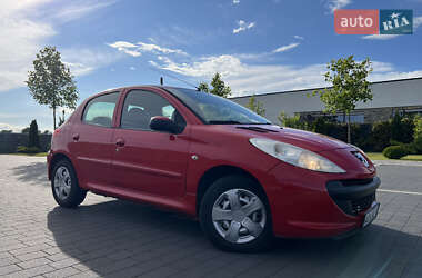 Хетчбек Peugeot 206 2011 в 
