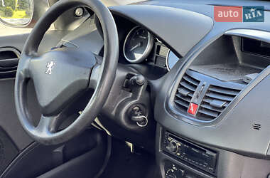 Хетчбек Peugeot 206 2011 в 