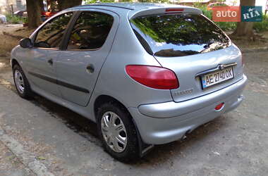 Хэтчбек Peugeot 206 2002 в 