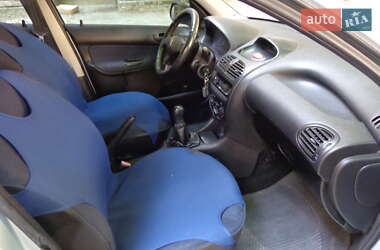 Хэтчбек Peugeot 206 2002 в 