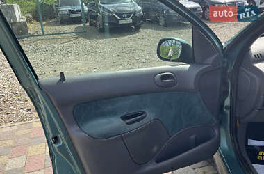 Хэтчбек Peugeot 206 2002 в 