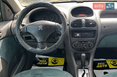 Хэтчбек Peugeot 206 2002 в 