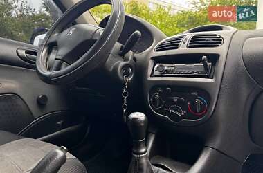 Хетчбек Peugeot 206 2006 в 