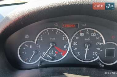Хэтчбек Peugeot 206 2004 в 