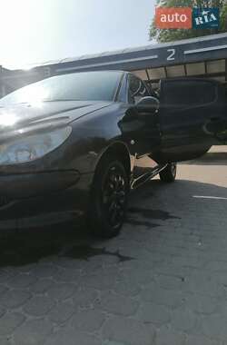 Хэтчбек Peugeot 206 2006 в 
