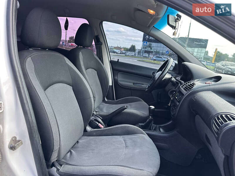 Хэтчбек Peugeot 206 2008 в Белой Церкви