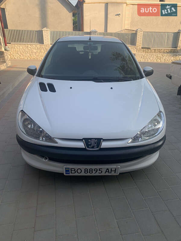 Хетчбек Peugeot 206 2004 в Тернополі