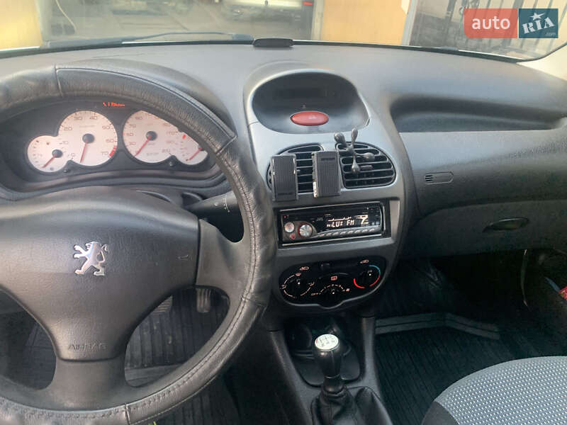 Хетчбек Peugeot 206 2004 в Тернополі