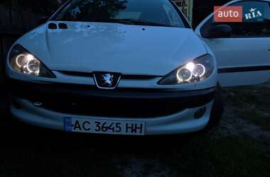 Хетчбек Peugeot 206 2002 в Камені-Каширському