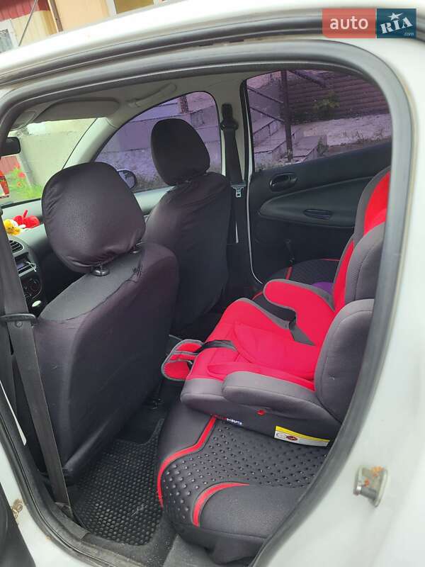 Хетчбек Peugeot 206 2008 в Сумах
