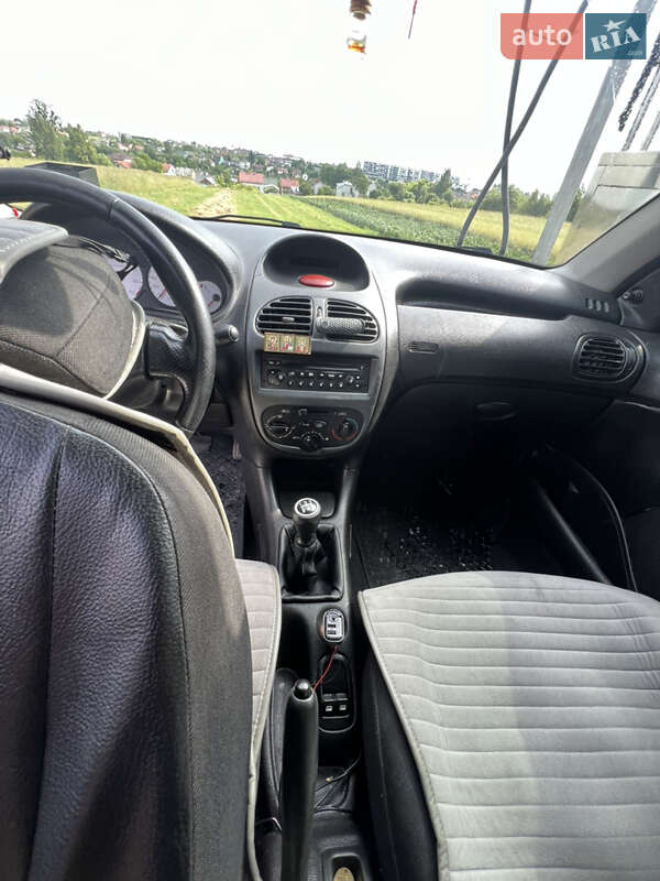 Хетчбек Peugeot 206 2003 в Львові