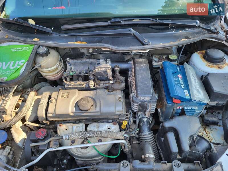 Хетчбек Peugeot 206 2008 в Сумах