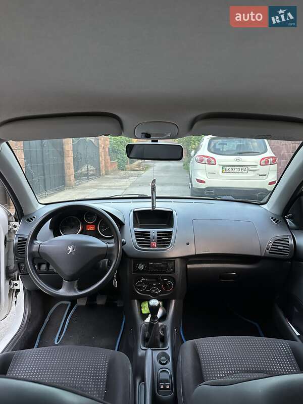 Хетчбек Peugeot 206 2011 в Рівному
