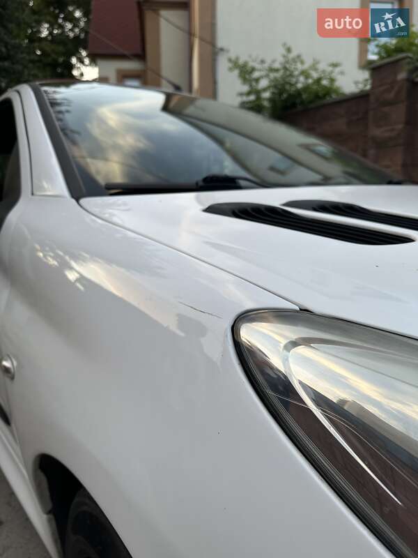Хетчбек Peugeot 206 2011 в Рівному