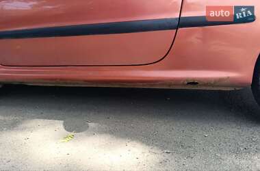 Хэтчбек Peugeot 206 1998 в 