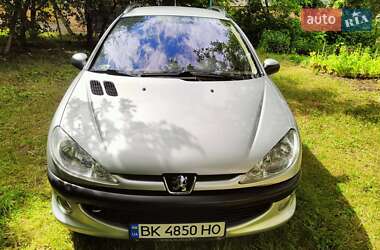 Хэтчбек Peugeot 206 2002 в Здолбунове