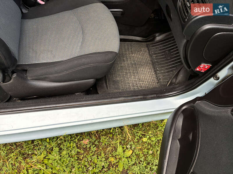 Хетчбек Peugeot 206 2003 в Кременчуці