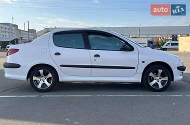Седан Peugeot 206 2008 в Киеве
