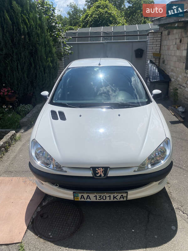 Хэтчбек Peugeot 206 2008 в Киеве