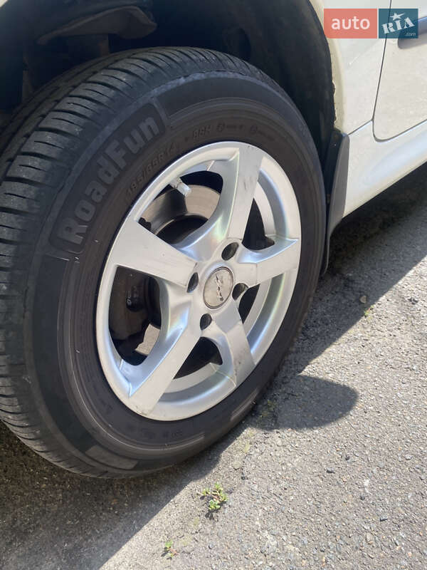 Хэтчбек Peugeot 206 2008 в Киеве
