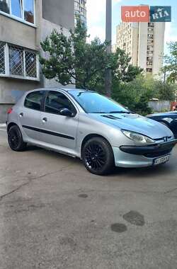 Хэтчбек Peugeot 206 2002 в Киеве
