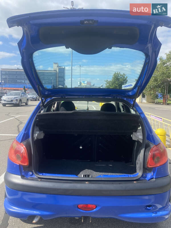Хетчбек Peugeot 206 2004 в Києві