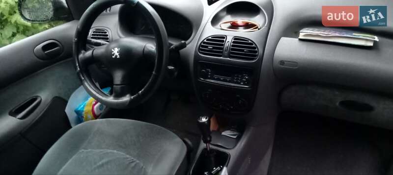 Хетчбек Peugeot 206 2001 в Коростені