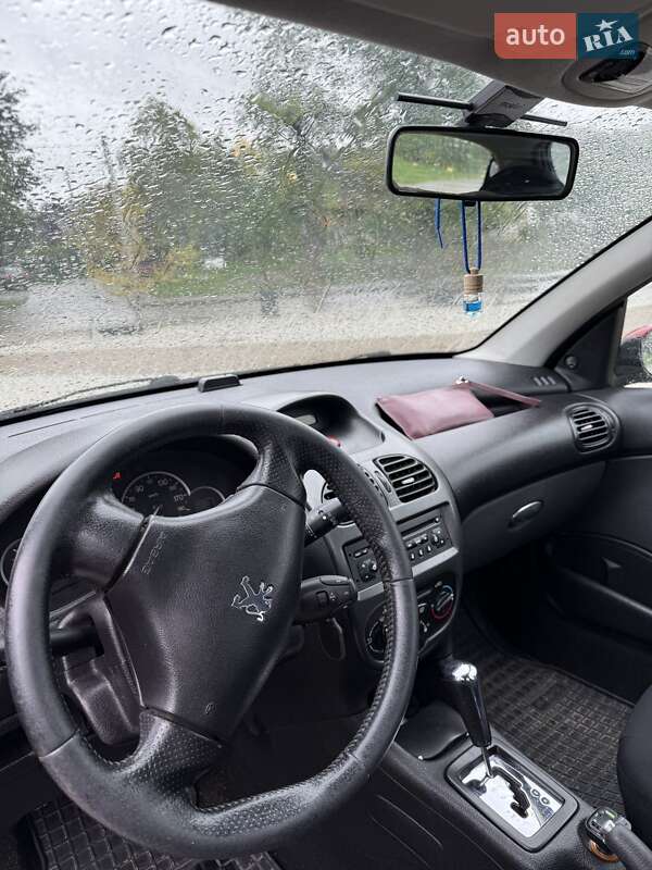 Хетчбек Peugeot 206 2007 в Винниках