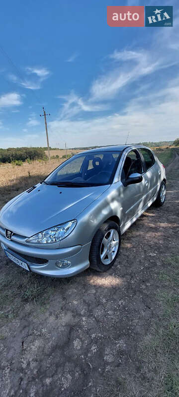 Хэтчбек Peugeot 206 2006 в Тростянце